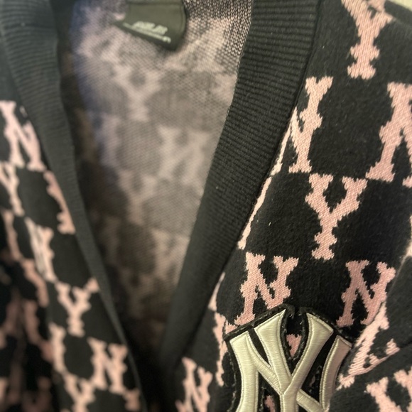 MLB - Picture 2 of 3